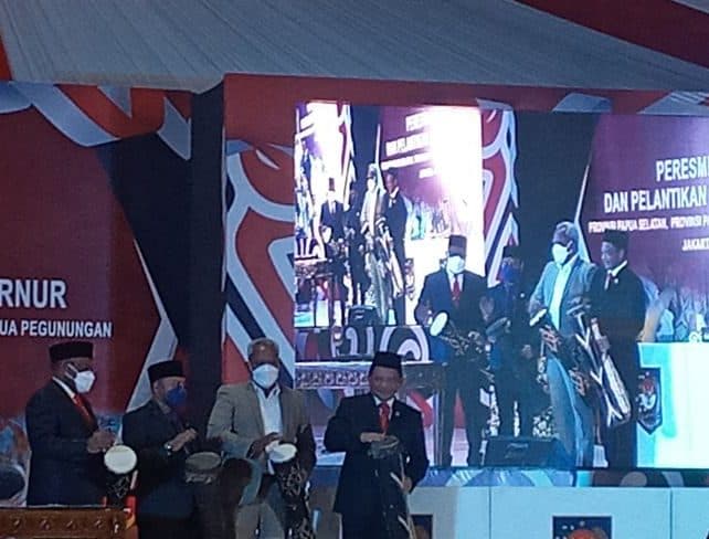 tiga_provinsi_baru_di_papua_diresmikan