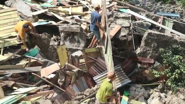 tiga_rumah_hancur_akibat_longsor_di_asahan