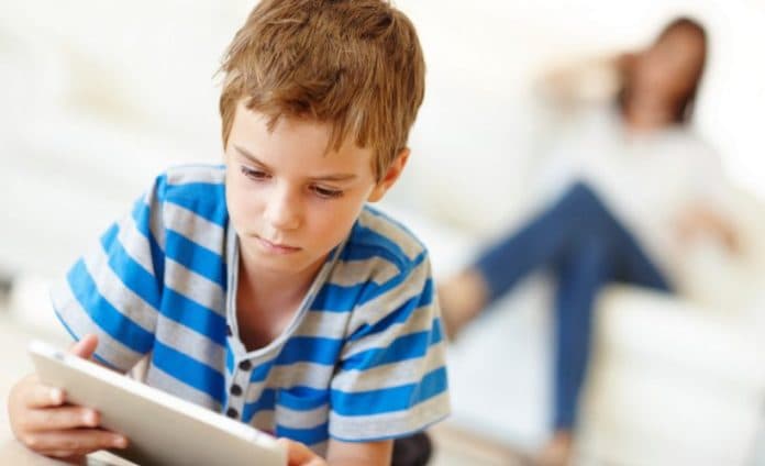 tips_agar_anak_tak_kecanduan_gadget