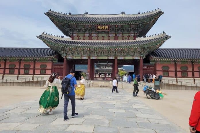 tur_malam_di_istana_gyeongbok_dibuka_lagi