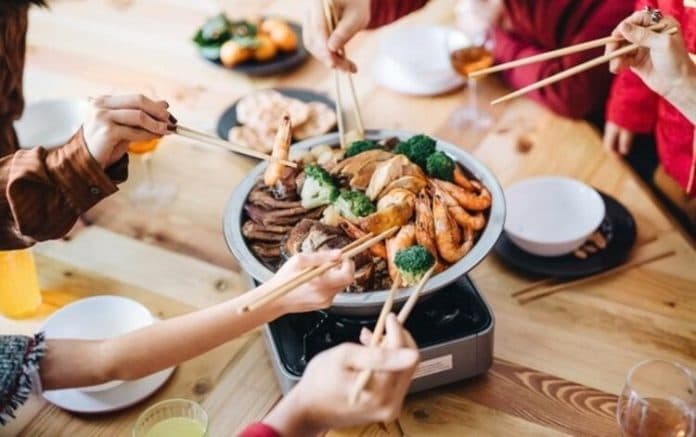 waspadai_5_jenis_makanan_bisa_merusak_otak