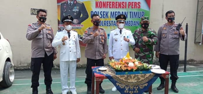 wow_kejutan_nasi_tumpeng_di_hut_bhayangkara