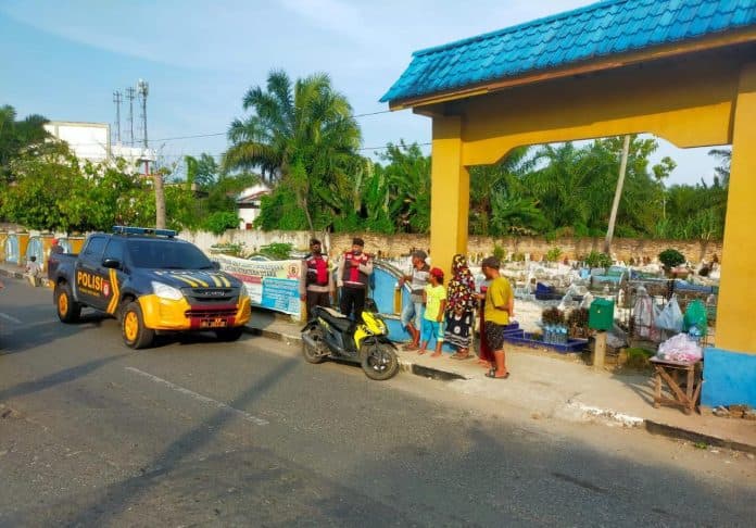 ziarah_jelang_ramadhan_padati_tpu_di_tebing