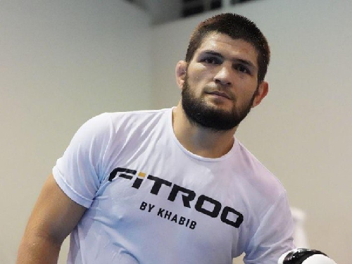 khabib_nurmagomedov_diusir_dari_pesawat