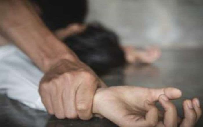 biasa_hubungan_badan_dengan_pacar_remaja_ini_berakhir_dirudapaksa_4_pria