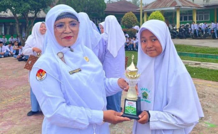kembali_raih_prestasi_siti_aisyah_humairoh_bikin_bangga_man_1_padangsidimpuan