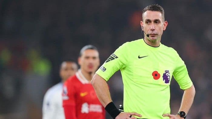 kena_sanksi_uefa_wasit_david_coote_dilarang_pimpin_laga_hingga_2026