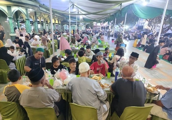 masjid_almusannif_bagikan_500_paket_buka_puasa_di_hari_pertama_ramadan