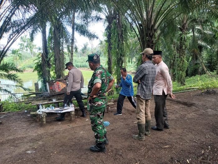 tni_dan_polri_menggerebek_gubuk_narkoba_di_galang_deli_serdang