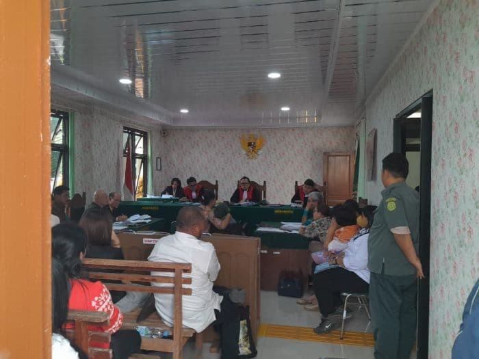 hakim_minta_anggota_tni_ganti_seragam_saat_sidang_sengketa_rumah_di_dairi