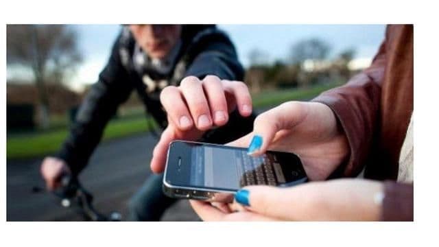 handphone_warga_as_dirampas_di_lokasi_wisata_afulu_nias_utara