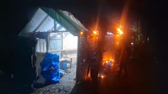 polsek_sunggal_bakar_gubuk_di_jalan_sei_mencirim