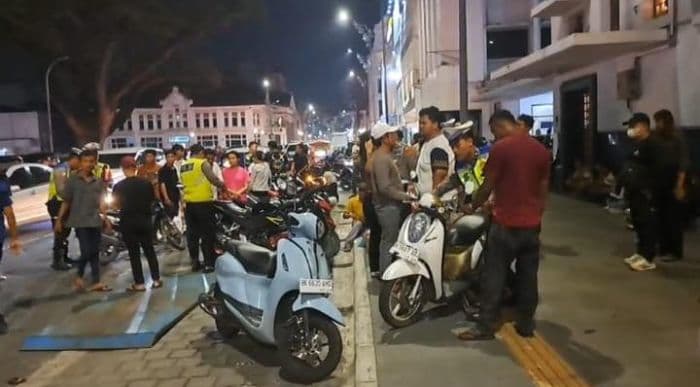 razia_di_lapangan_merdeka_medan_banyak_remaja_terjaring