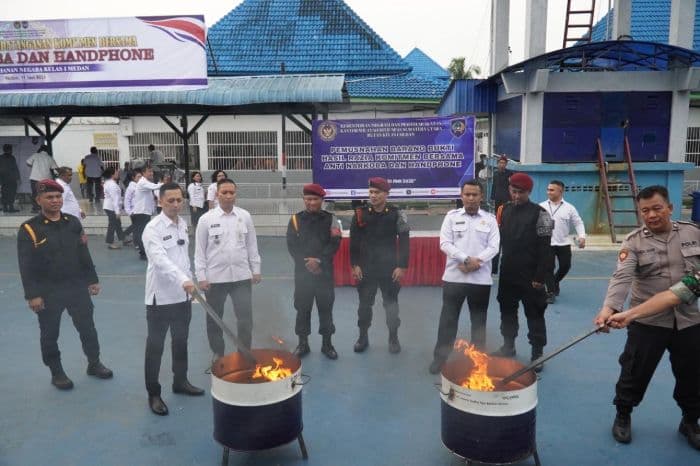 rutan_tanjung_gusta_medan_musnahkan_handphone_hingga_blender
