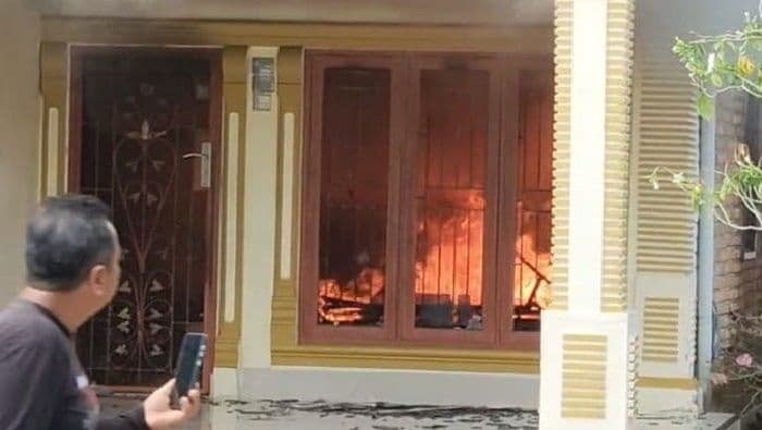 rumah_permanen_di_batu_bara_ludes_terbakar_pemilik_tak_berada_di_tempat