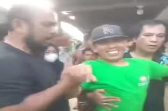 aksi_demo_jalan_rusak_di_deli_serdang_dibubarkan_polisi_dua_koordinator_diamankan