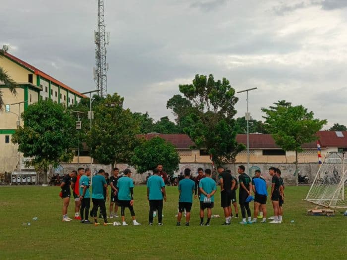 latihan_perdana_pelatih_kas_hartadi_fokus_benahi_fisik_pemain_psms_medan