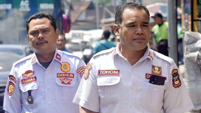 pemko_pematangsiantar_proses_pemberhentian_sementara_kadishub_julham_situmorang_dan_stafnya