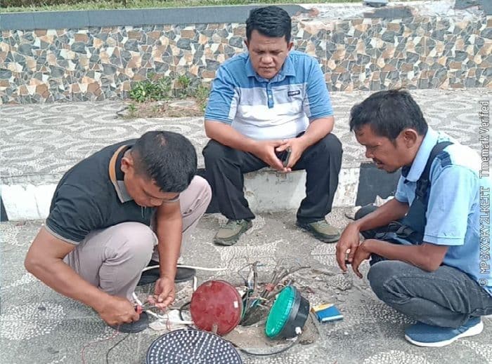 sopir_truk_tabrak_tiang_traffic_light_di_siantar_dishub_minta_pertanggungjawaban