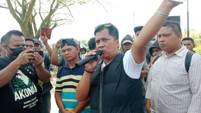 warga_simangambat_dan_huristak_minta_pt_first_resources_hargai_kearifan_lokal