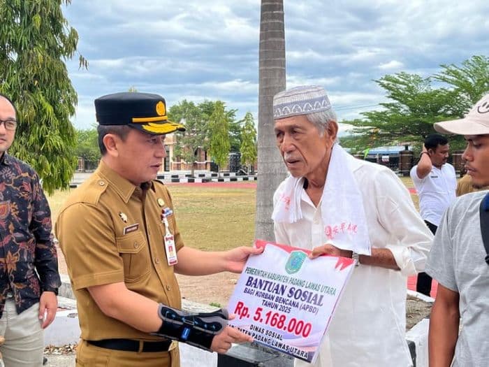 bantuan_sosial_disalurkan_pemkab_paluta_untuk_11_keluarga_korban_musibah