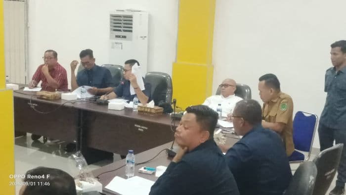 dprd_labura_janji_tindak_lanjuti_keluhan_karyawan_pt_aal_soal_gaji_dan_thr