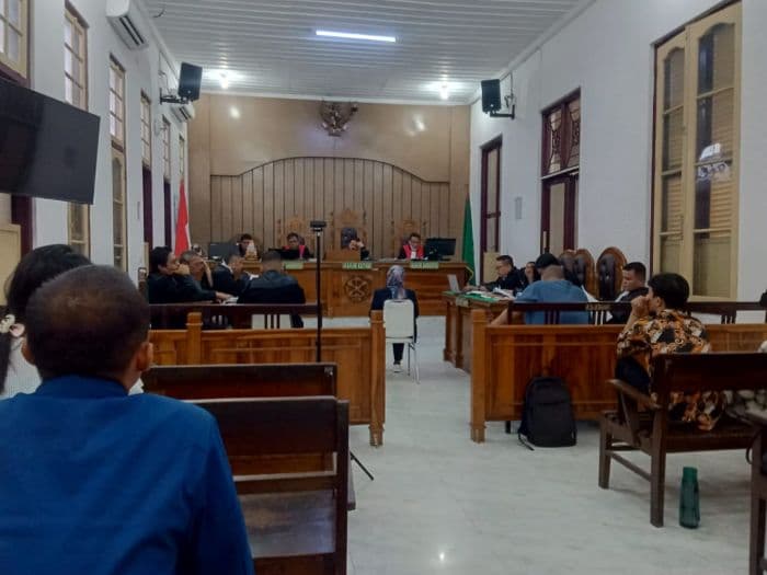 imbas_demo_ricuh_sejumlah_sidang_di_pn_medan_digelar_secara_daring