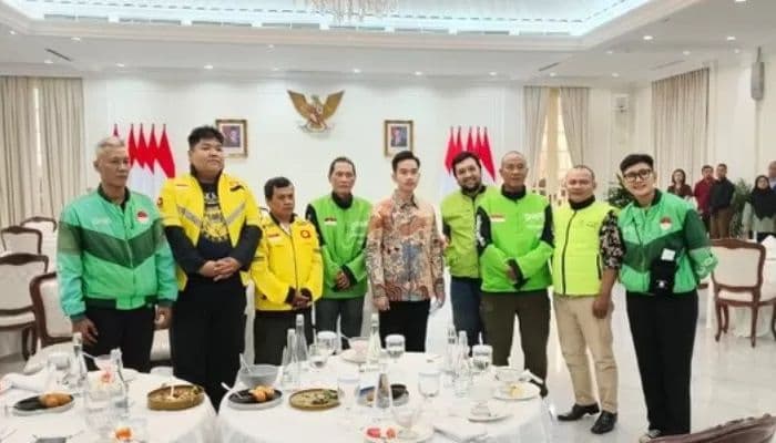 kontroversi_pertemuan_gibran_dengan_perwakilan_ojol_di_istana_netizen_sebut_ojol_jadijadian