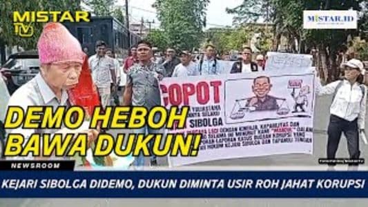 newsroom_kejari_sibolga_didemo_dukun_diminta_usir_roh_jahat_korupsi