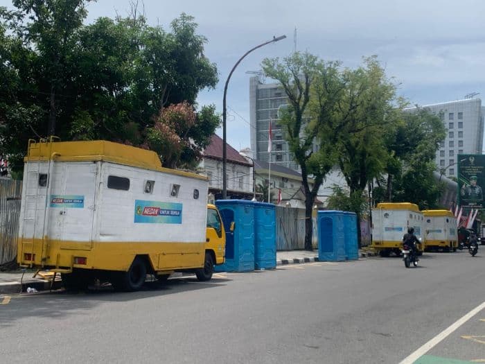 pemko_medan_sediakan_wc_umum_untuk_demonstran