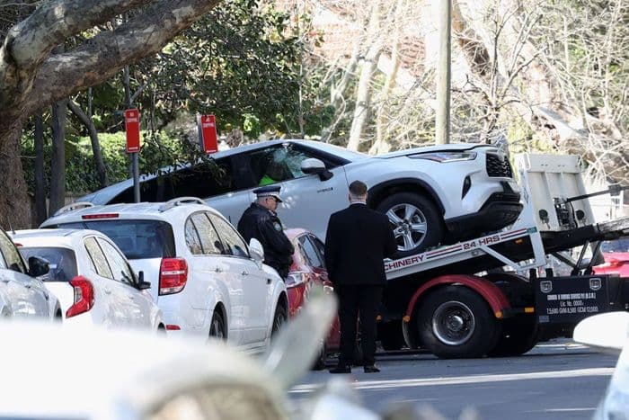 pria_39_tahun_tabrakkan_mobil_ke_konsulat_rusia_di_sydney_polisi_terluka