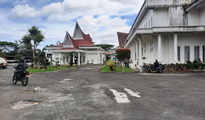 puluhan_tni_polri_dan_satpol_pp_simalungun_siaga_aksi_unras_mahasiswa