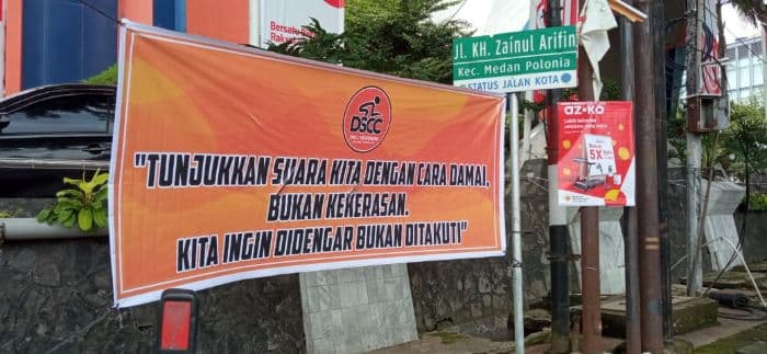spanduk_ajakan_aksi_damai_bermunculan_di_medan
