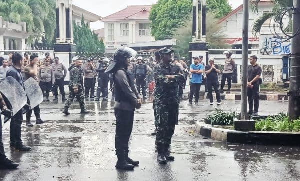 unjuk_rasa_di_siantar_ricuh_begini_tanggapan_kapolres_dan_danrem_