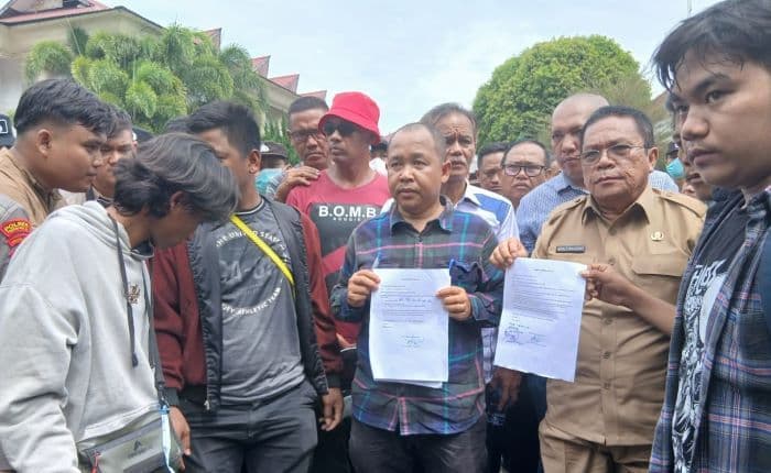 wali_kota_siantar_tandatangani_penghentian_pembangunan_gedung_dprd