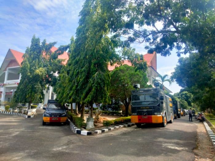 water_canon_disiagakan_di_dprd_asahan_pagi_ini