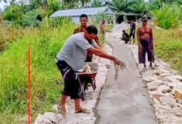 berkat_swadaya_warga_jalan_penghubung_empat_desa_di_batu_bara_diperbaiki