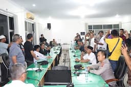 dprd_tapteng_tolak_tuntutan_pembentukan_pansus_dugaan_korupsi_kantor_bupati
