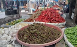 harga_cabai_merah_rp40000_per_kg_di_pasar_porse_andaliman_tetap_rp400000