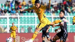 hasil_super_league_bhayangkara_fc_vs_persita_berbagi_angka_11_duel_sengit_diwarnai_insiden