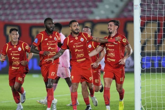 trigol_maxwell_antarkan_persija_kalahkan_psbs_biak_dan_rebut_peringkat_dua