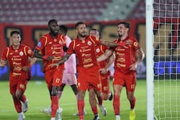 trigol_maxwell_antarkan_persija_kalahkan_psbs_biak_dan_rebut_peringkat_dua