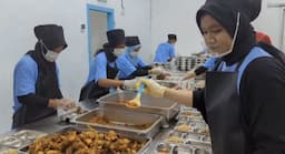 ketua_tp_pkk_langkat_endang_tinjau_sppg_tanjungpura_pastikan_dapur_mbg_higienis_cegah_keracunan