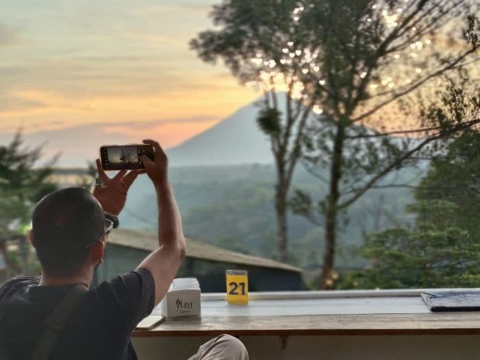 nikmati_sunset_sembari_menunggu_berbuka_puasa_di_puncak_gundaling_karo