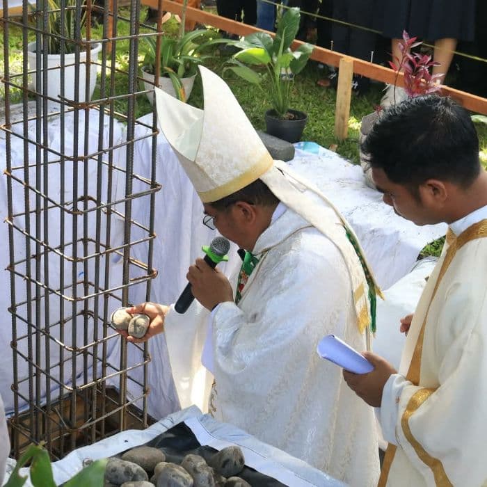 uskup_kornelius_sipayung_resmikan_pembangunan_gedung_pastoran_di_binjai