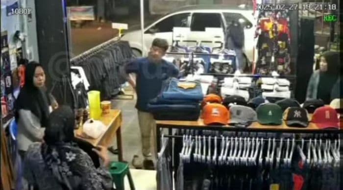 viral_komplotan_pencuri_pakaian_di_jalan_perjuangan_ini_modusnya
