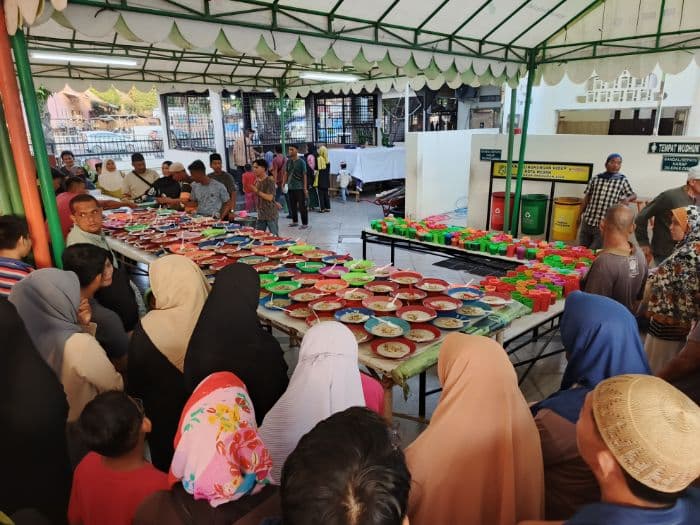 wajib_tahu_begini_penjelasan_perbedaan_bubur_masjid_raya_medan_dulu_dan_sekarang
