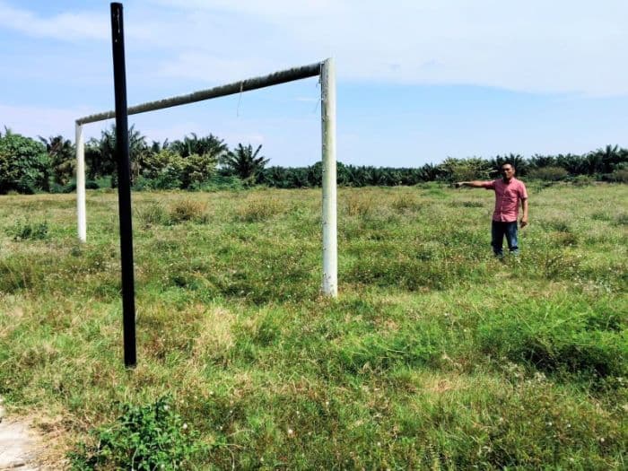 lapangan_sepak_bola_rp27_miliar_milik_pemkab_batu_bara_terbengkalai