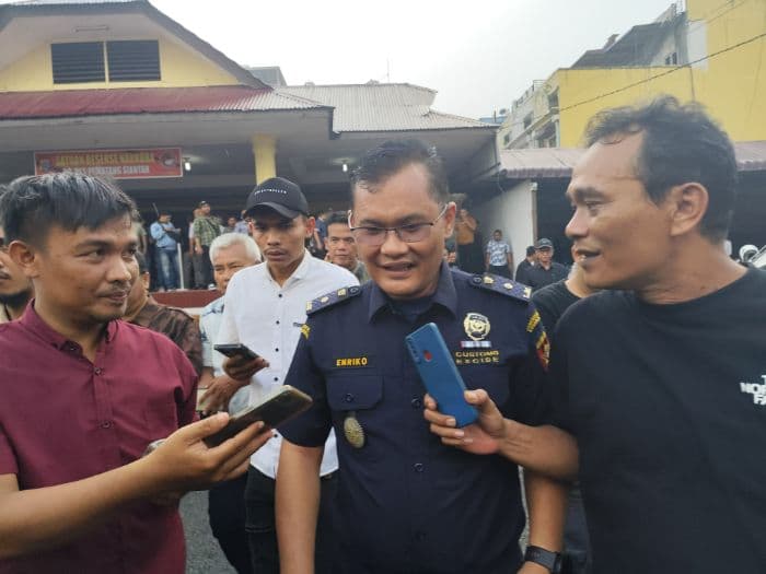 meski_bercukai_peredaran_miras_thm_studio_21_di_siantar_disebut_ilegal