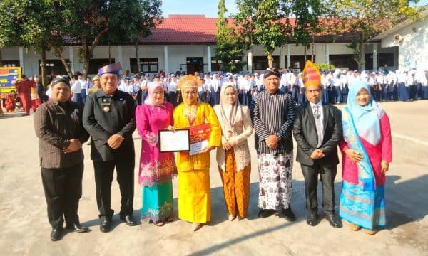 peringatan_hardiknas_2025_bupati_asahan_pesankan_pelajar_jangan_malas_membaca